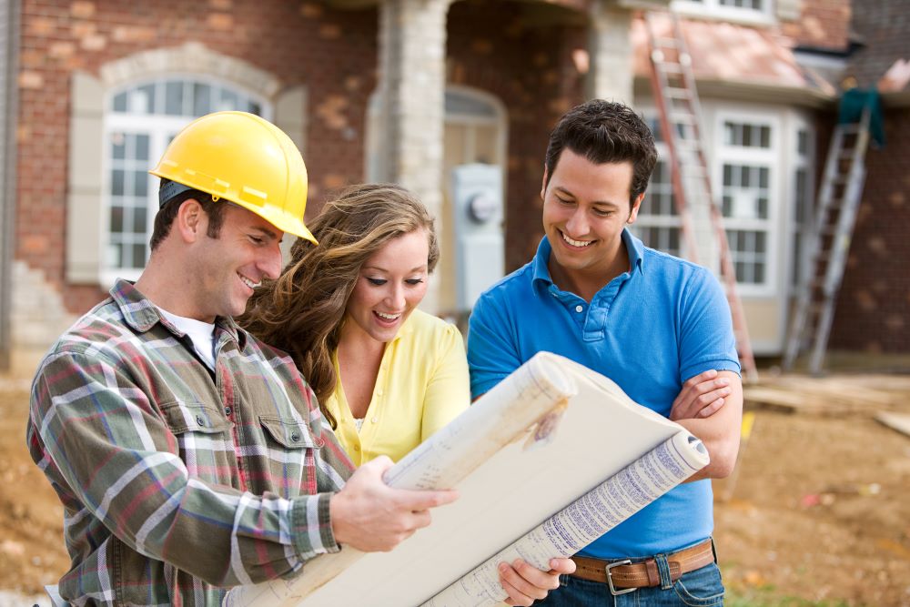 contractor reviewing plans with homeowner